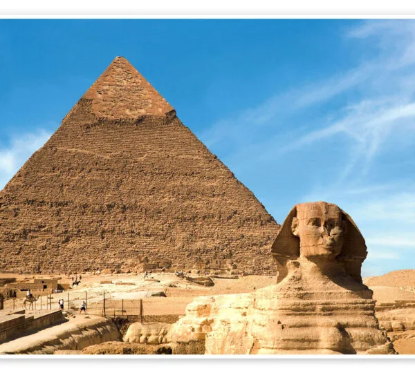 Pyramide et Sphinx : Histoire, Mystères et Signification