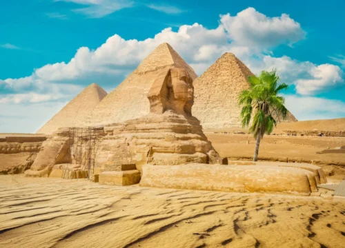 Pyramide et Sphinx : Histoire, Mystères et Signification
