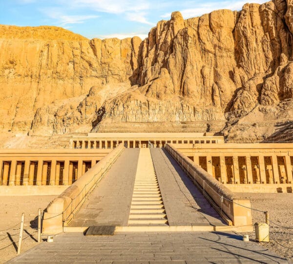 Tempel der Hatschepsut in Deir el-Bahari:Ägyptens Königin der Macht | (Hatschepsut Tempel )